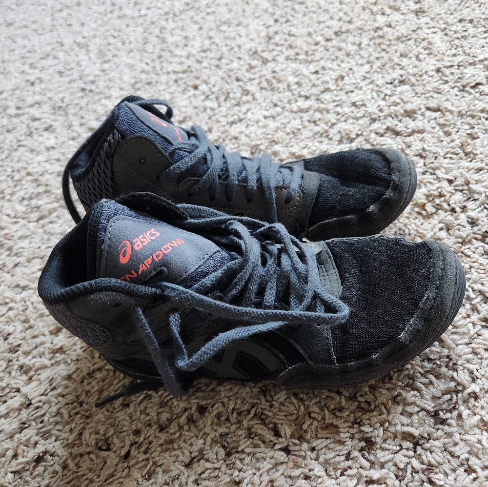 Boys Wrestling shoes Size 2